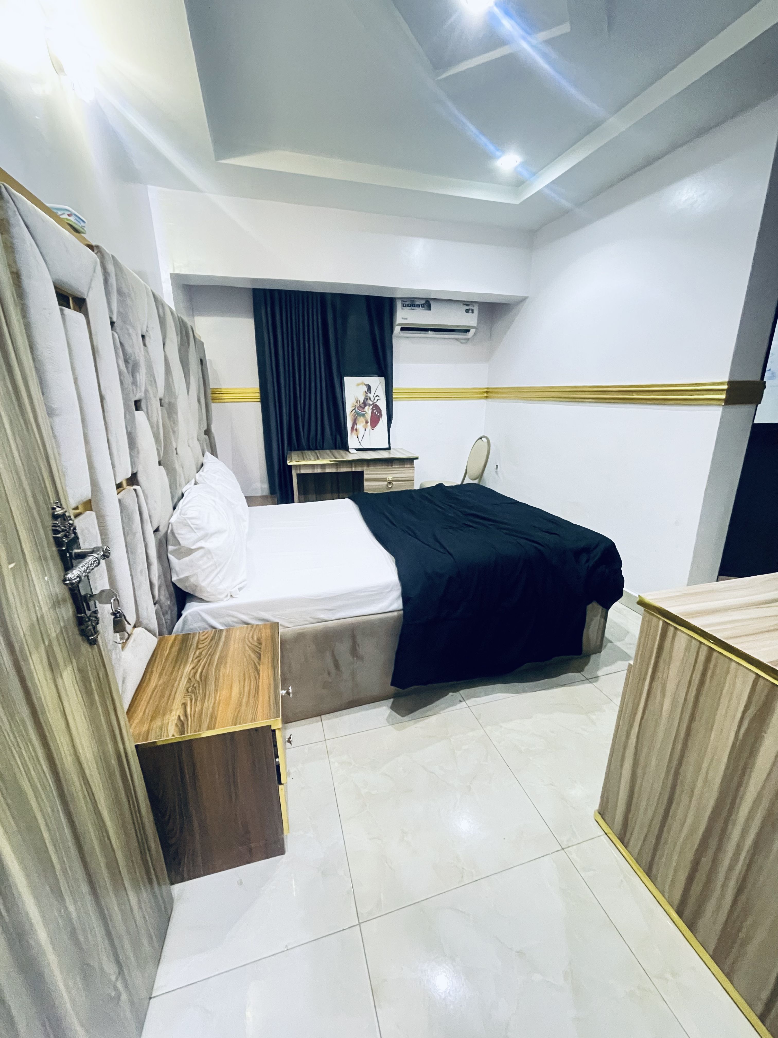 Room Alvarad Experience