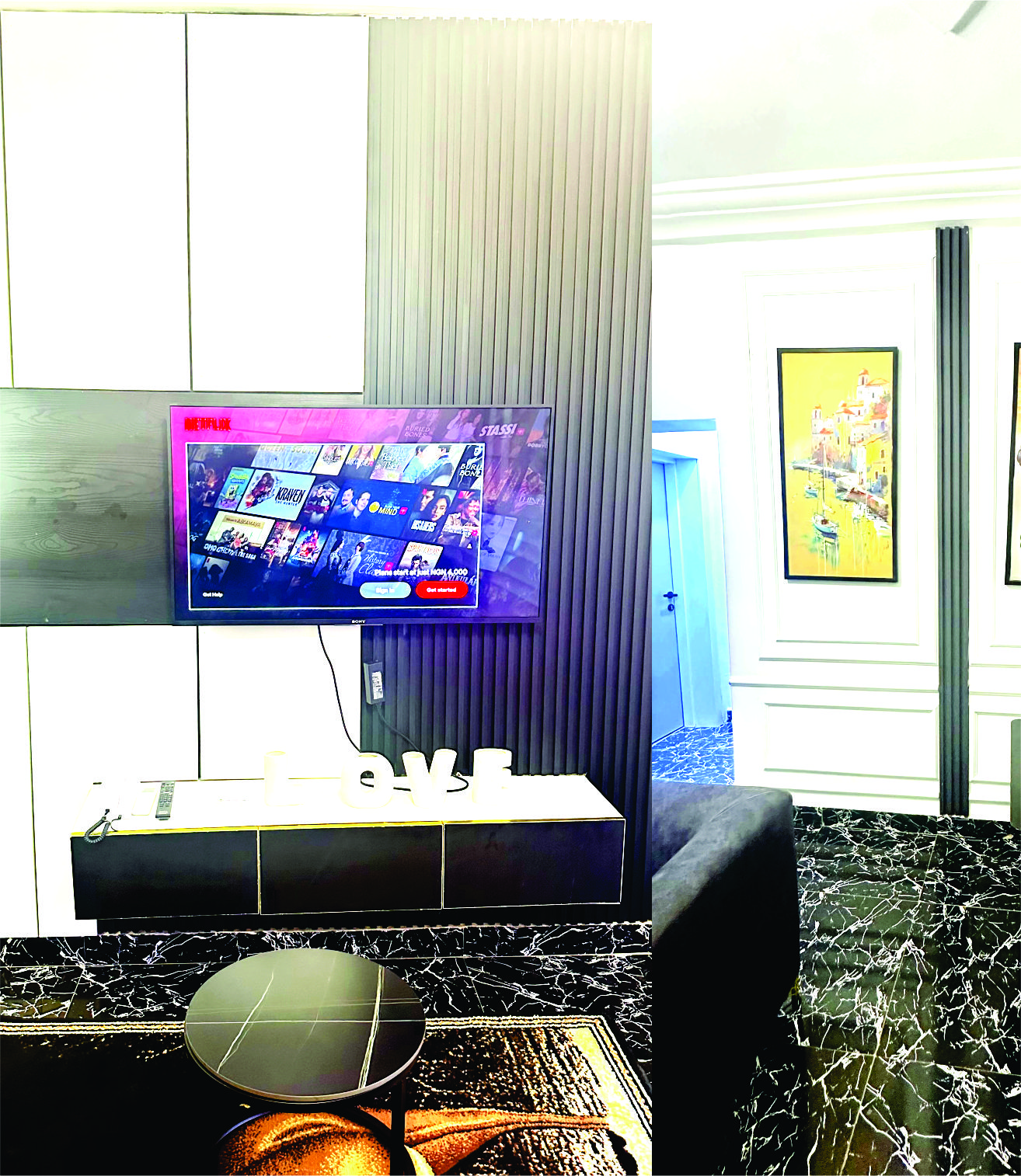 Room Scarlet Whisper