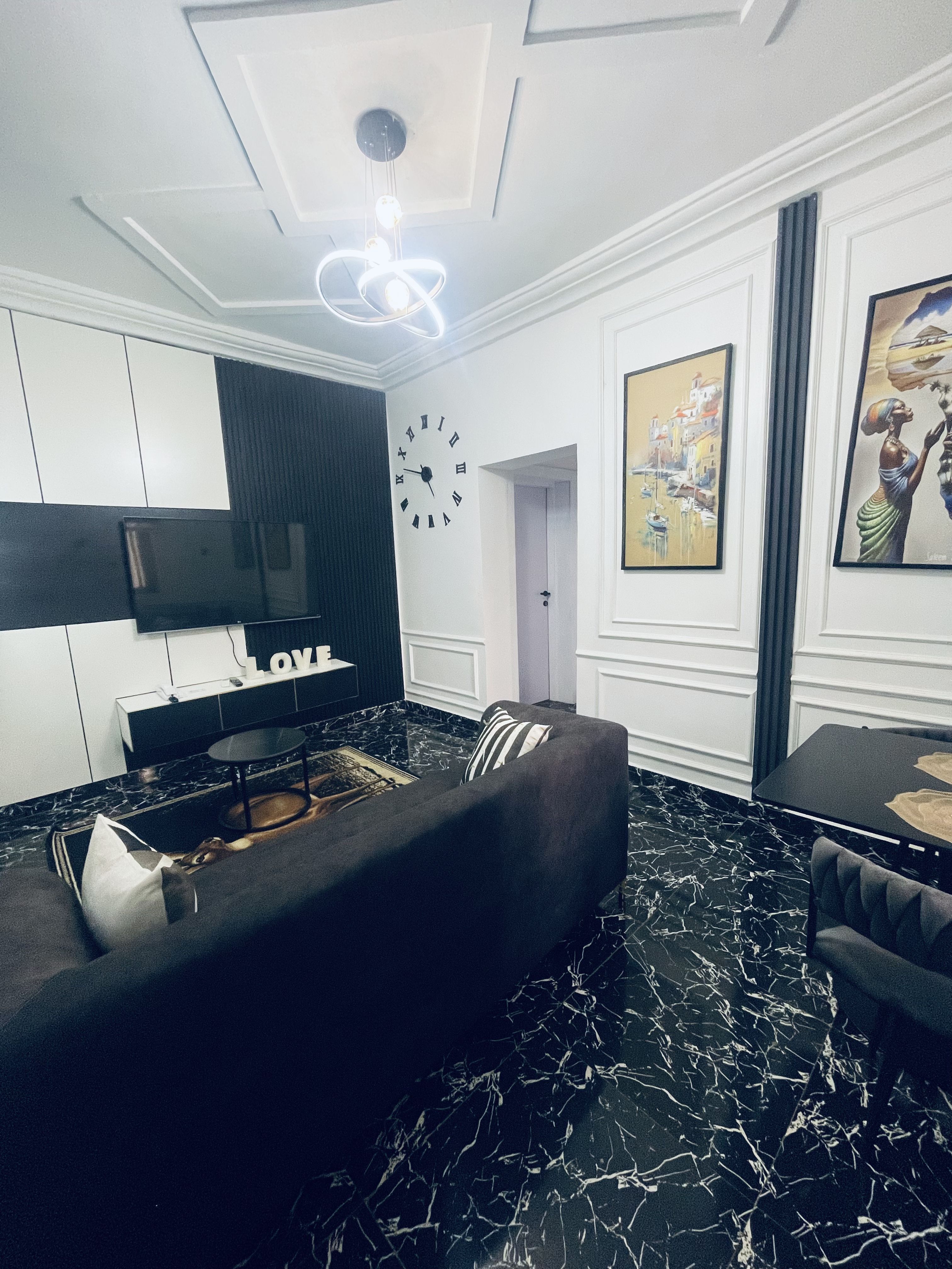 Room Scarlet Whisper